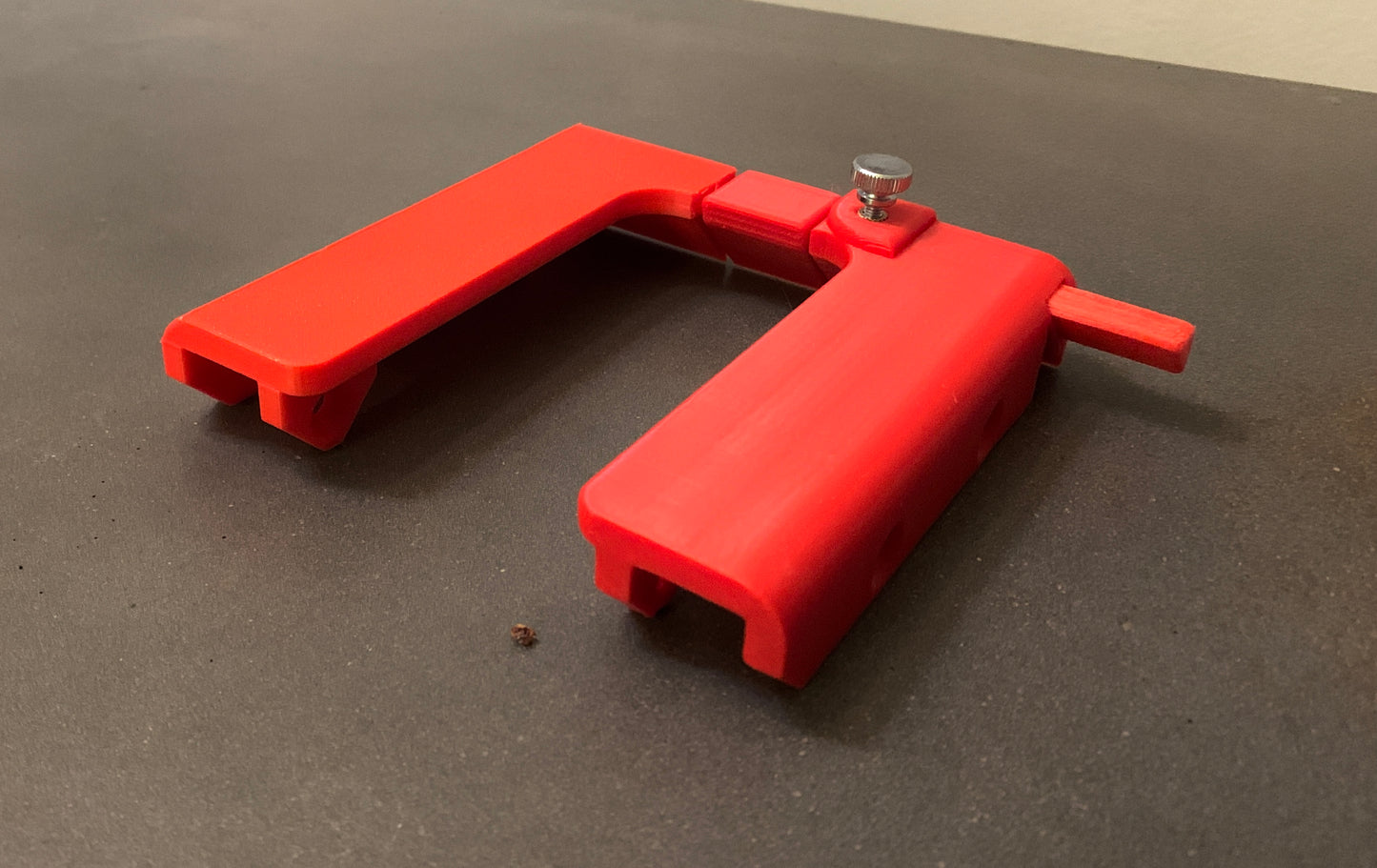 Adjustable French Cleat - DIY (plywood base)